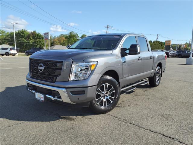 2023 Nissan Titan 4x4 Crew Cab Gun Metallic, LYNNFIELD, MA