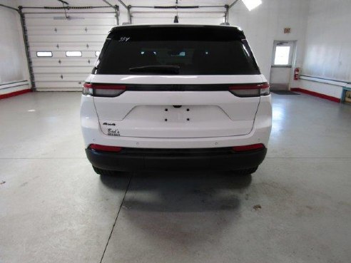 2023 Jeep Grand Cherokee Altitude Bright White Clearcoat, Beaverdale, PA