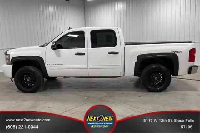 2009 Chevrolet Silverado 1500 LT Pickup 4D 5 3-4 ft White, Sioux Falls, SD